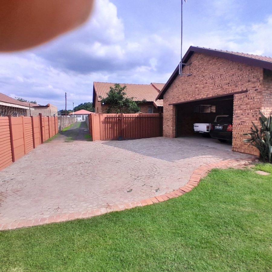 3 Bedroom Property for Sale in Oos Einde North West